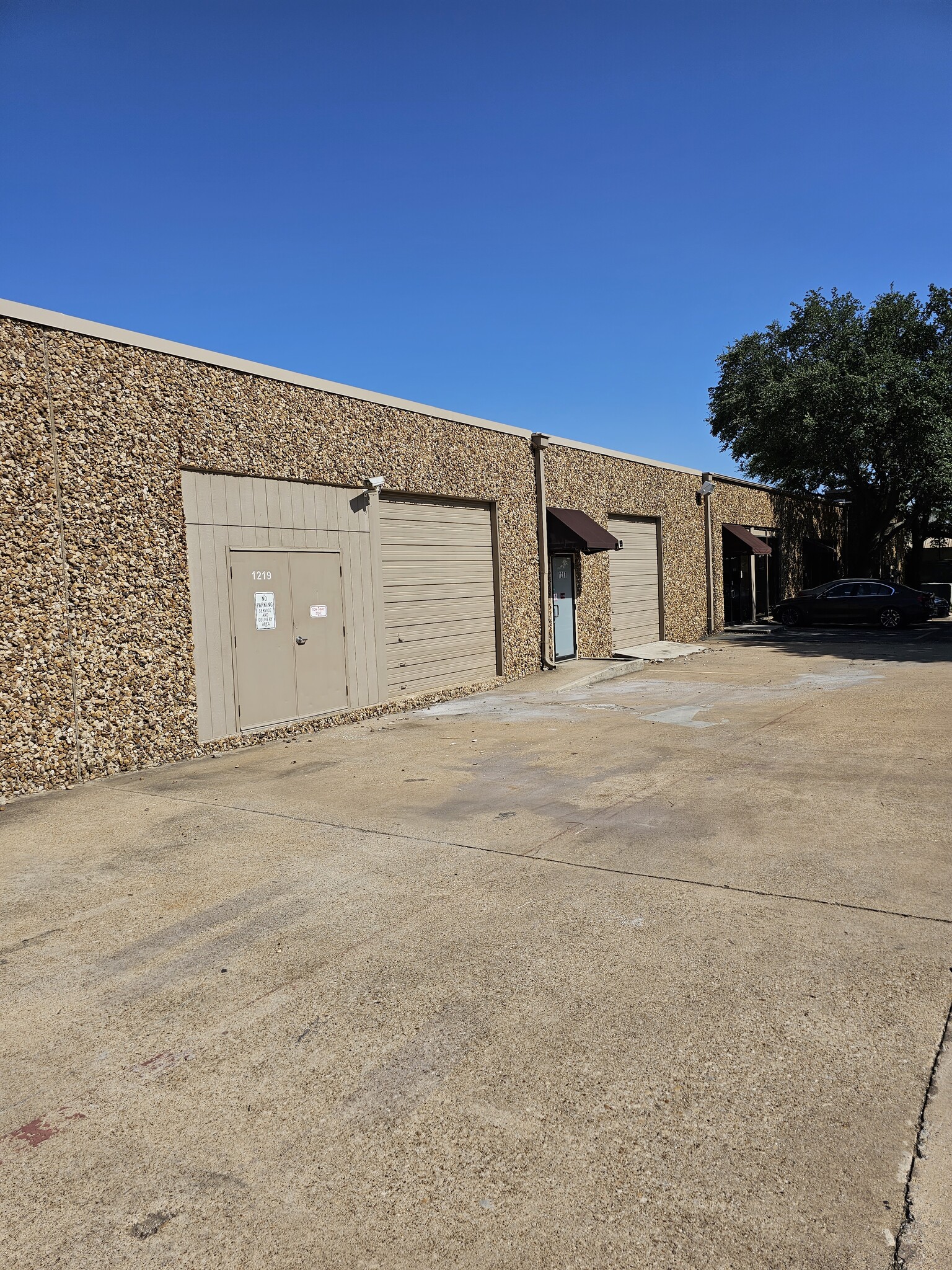 Commercial Property for Sale in Arlington Texas 76006
